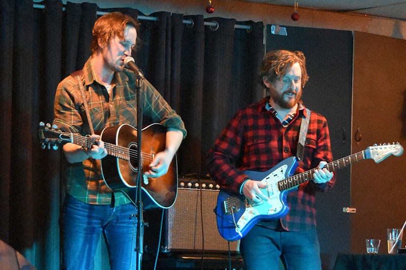 Del Barber, left, and Grant Siemens, right, during their first set at the Snow Lake Motor Inn.