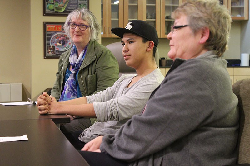 From left to right, Kathleen Kelson (principal of Wapanohk Community School), Lucas Antsanen (Grade