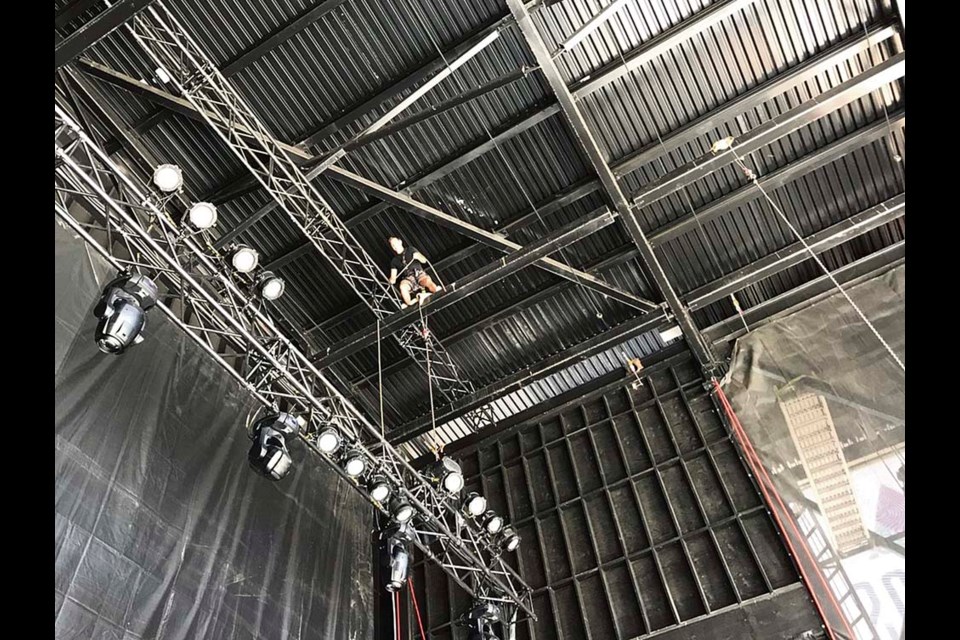 Look up, look ‘way up. Virden business owner Dean Munchinsky is high in the steel girders hanging sound and lighting equipment at Dauphin’s Countryfest. An entertainer at heart, he has been hanging lights and setting up sound equipment for music events like Countryfest for some 15 years.