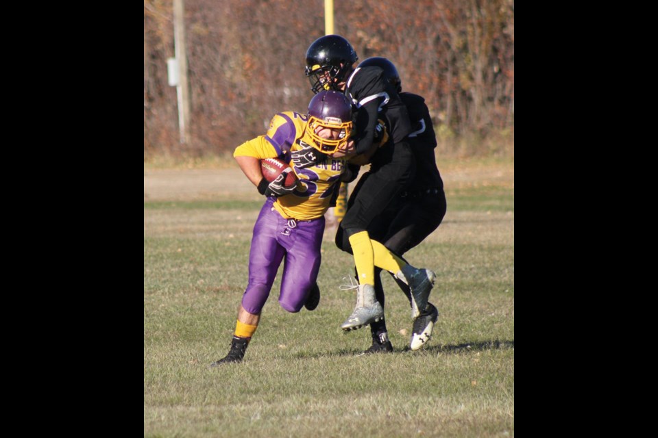 It was a perfect evening for football on Wed. Oct. 17 when the VCI Golden Bears smacked down the Neepawa Tigers 42 – 26 on home turf. Brandon Martens, #32, ploughs through Tigers like they’re kittens.