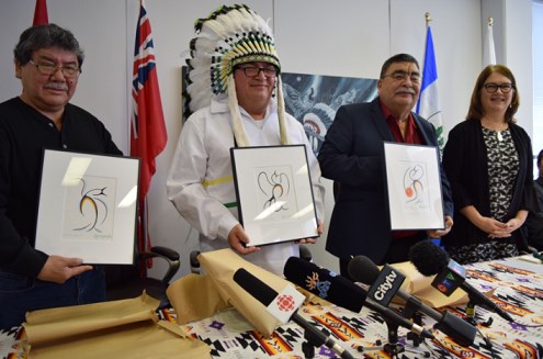 Indigenous Services Canada Minister Jane Philpott, right, met with chiefs from four Northern Manitob