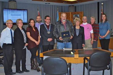 Dr. Alan Rich, seen here receiving the key to the city from then-mayor Tim Johnston and members of c
