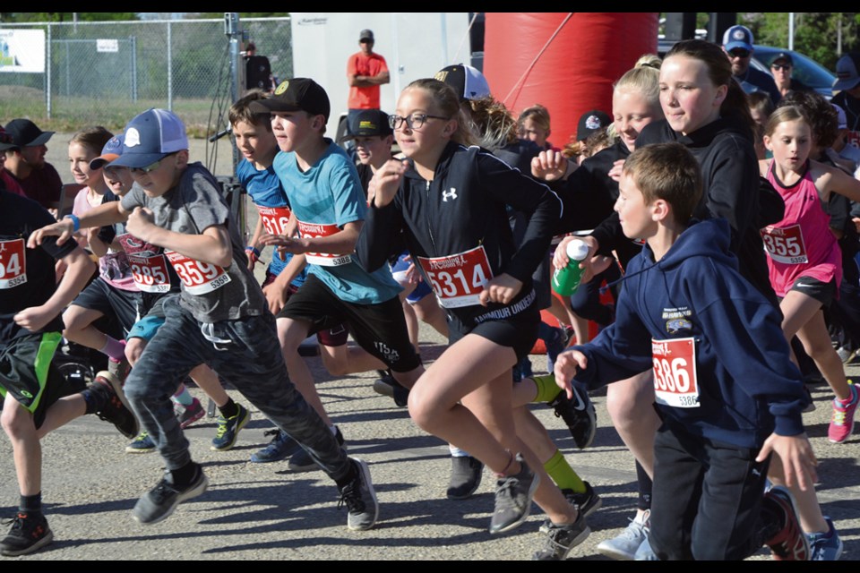 Competitors in the 3K run/walk started Sunday’s race with a burst of enthusiasm.