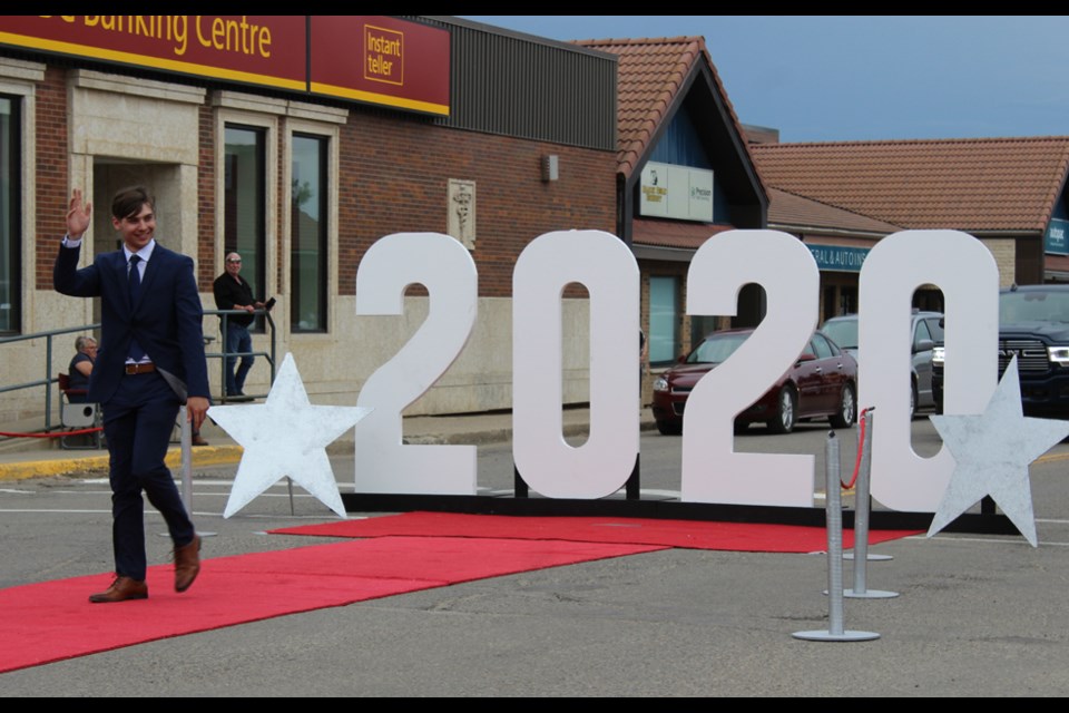 For the evening, the Gr 12 graduates are the 2020 stars of Virden. This red carpet walk followed the grad town cruise.