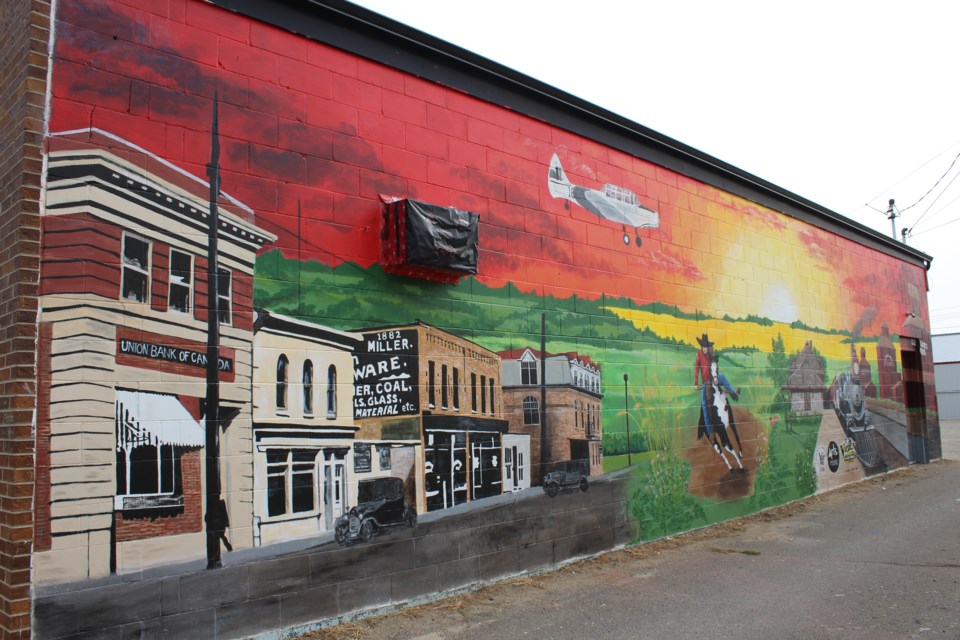 This mural shows historic town buildings, features a rider symbolic of the area’s rodeos and even includes a training plane that would have flown out of the municipal airport.