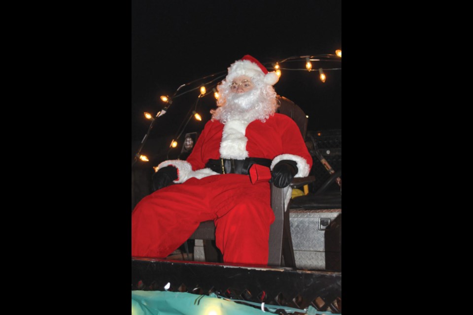 Santa cruses Elkhorn prior to Christmas in 2020