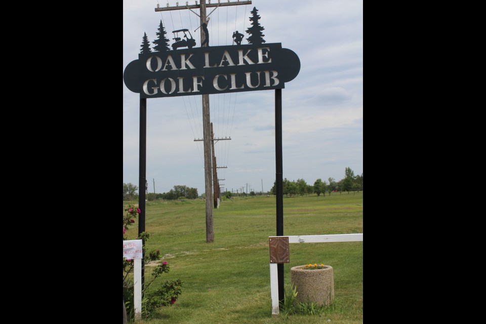 Oak Lake Golf Club is waiting for walk-ins and caters to local regulars and a number of young golfers as well. Located on the eastern edge of Oak Lake, the course is a handy place to drop in and do nine holes.