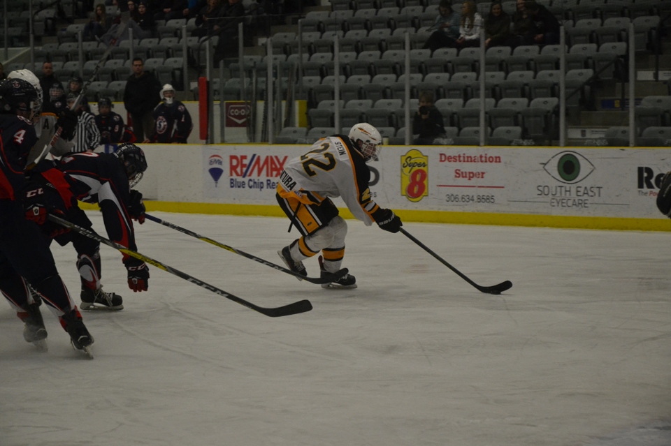 Jordan Stein (22) carries the puck past a Melville defender in the Midget AA Bruins Game 2 victory o