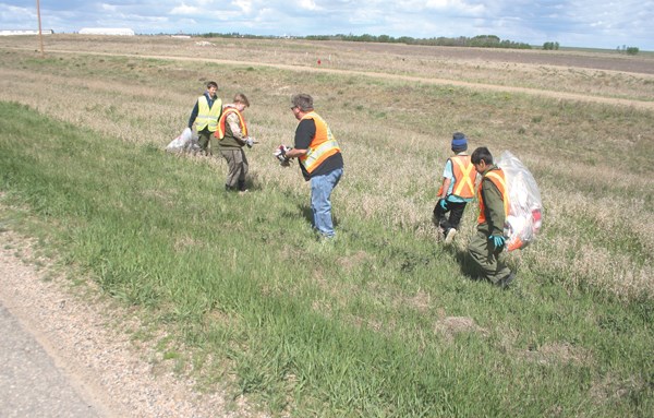 Members of 2834 64th Field Battery Royal Canadian Army Cadet Corps – Yorkton were busy Saturday cleaning the ditches along Highway #10 from the city east to Tonkin. The effort resulted in more than a half ton truck load of garbage bags filled with collected refuse. Staff Photo by Calvin Daniels.