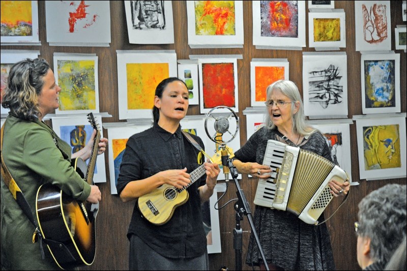 Raven She Hollers, featuring members Nissa Shiell, Chandra Pederson, and Joys Dancer.
