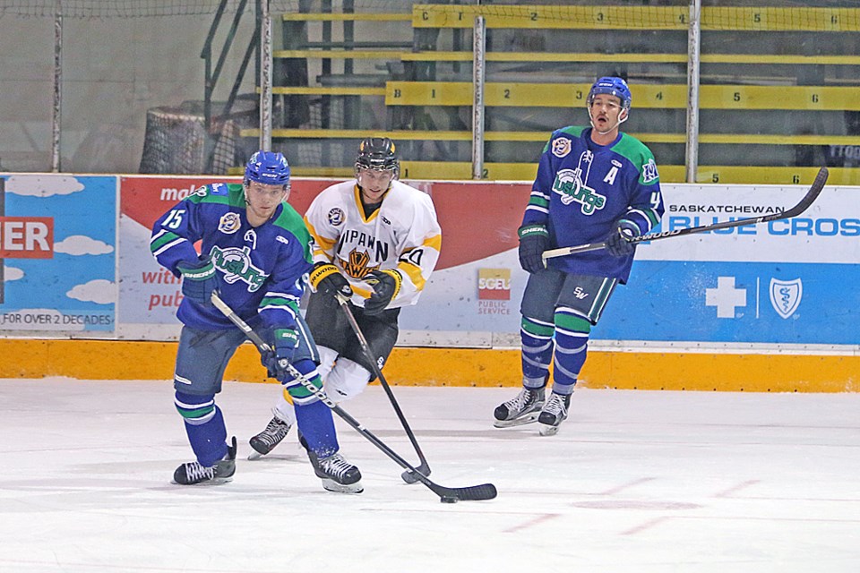 Mustangs v Hawks