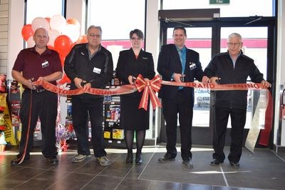 Gateway Co-op ribbon cutting