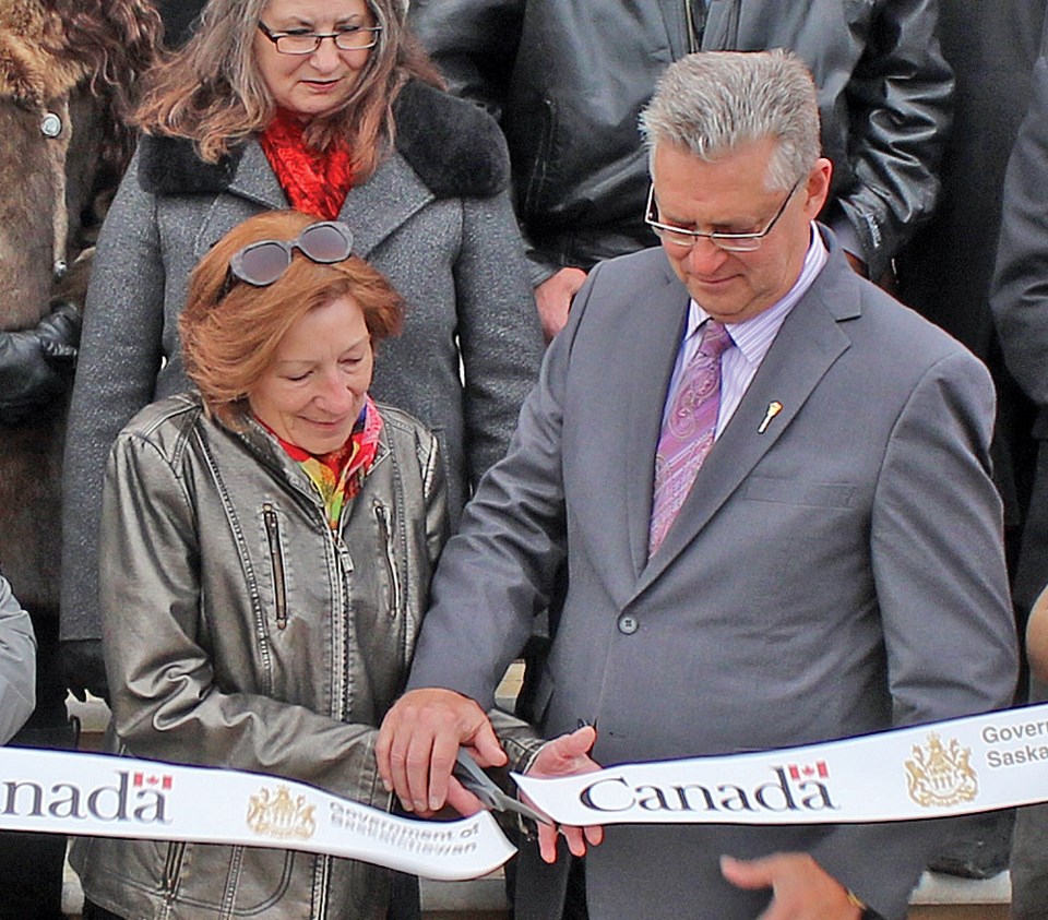 Kevin Phillips NEOSS Ribbon Cutting