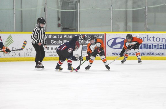 Yorkton’s Novice Terriers had a chance to play new teams and develop as players in the Novice tournament in the city. Nine out-of-town teams and seven Yorkton teams took part in the event. The A-Final was won by Virden, while the B, C, and D finals were taken by Yorkton teams. The eight- and nine-year-olds had a chance to play against new teams and develop as players against new opponents. Pictured above, the Yorkton Soakers Terriers take on Melville.