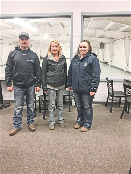 Aaron Lorenz of Maximum Custom Spraying, Helen Urlacher and Laryssa Williams of Grains Connect.