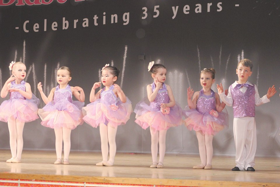 From left, Lily Elson, Ivy Eskra, Lucy Min, Olivia Klyne, Desiree Duncan-Krahn and Fynn Norton performed Twinkle, Twinkle Little Star.