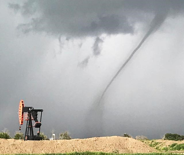 Tornado landspout