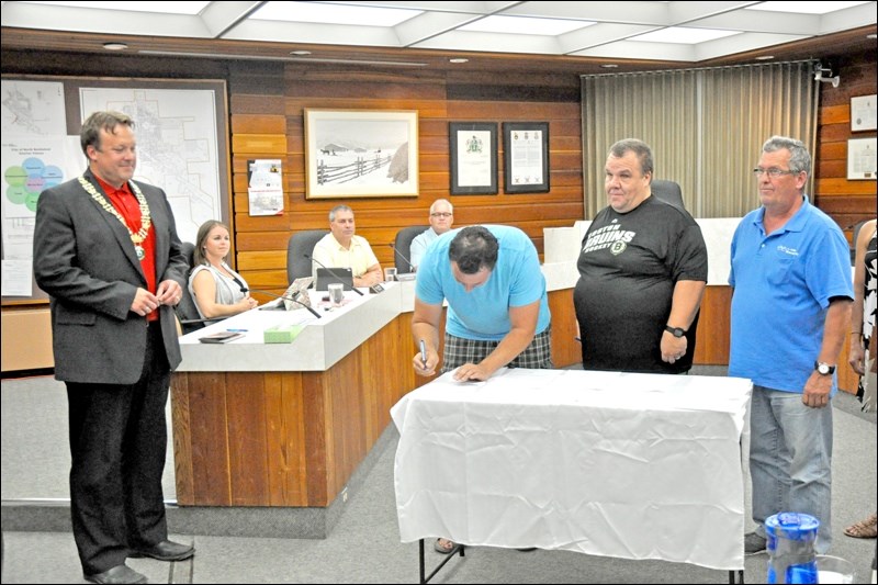 City officials including Mayor Ryan Bater as well as representatives from CUPE Local 287 signed a new collective agreement at City Hall Monday. Photos by John Cairns