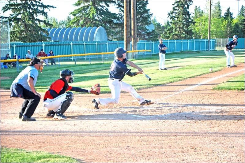 This was the action from last Thursday’s game in North Battleford between the Beavers and Lloydminster Twins. The Twins prevailed by a 3-1 final score. Photo by John Cairns