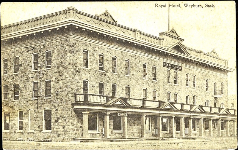 The Royal Hotel, circa 1910. Photo courtesy Peel's Prairie Postcards, University of Alberta