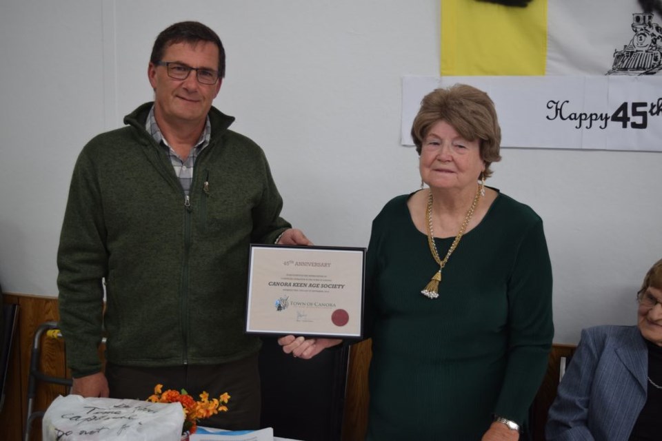 On behalf of the Town of Canora, Erik Sweeney, deputy mayor, presented Edith Kotzer, Keen Age Society president, with a plaque in recognition of the organization’s 45th anniversary.