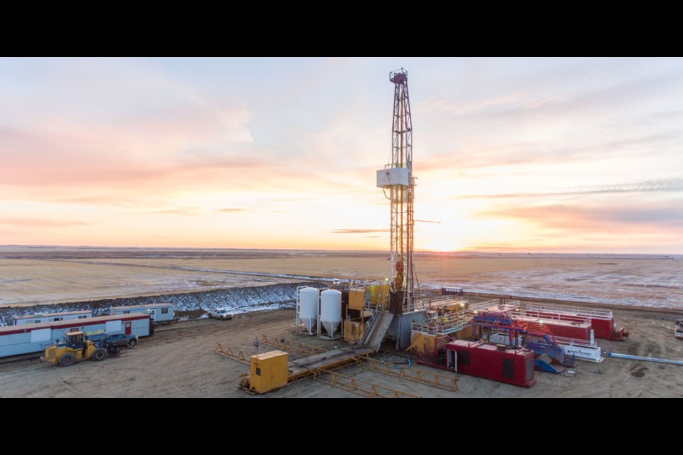 Deep Earth Energy Production rigged in Horizon Drilling Rig 34 on Nov. 13, spudding their first well the next day. The location is south of Torquay, with the American border close enough that one can see the U.S. from the drill floor. Photo by Brian Zinchuk