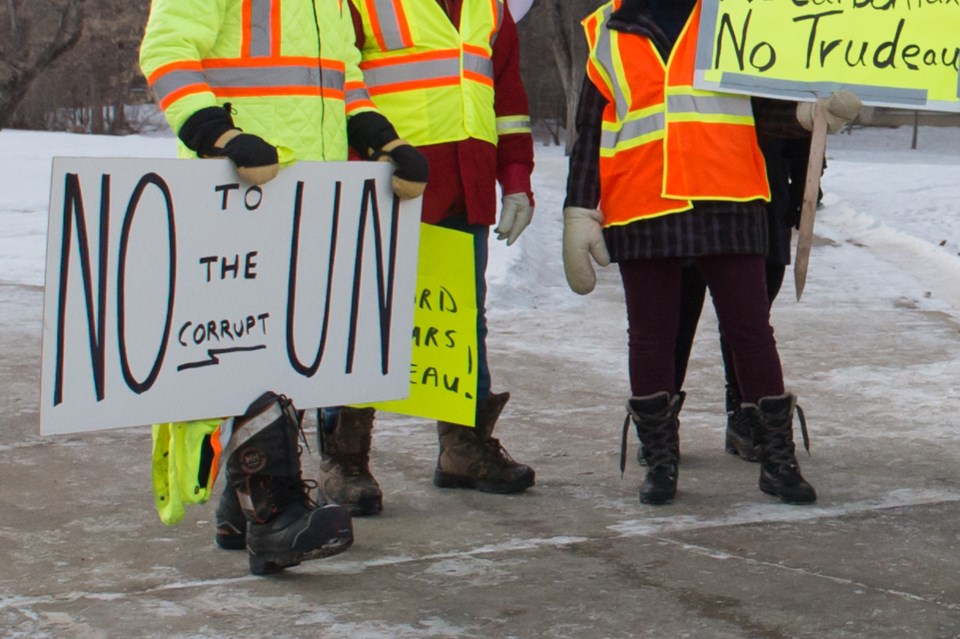 Yellow vest No to UN