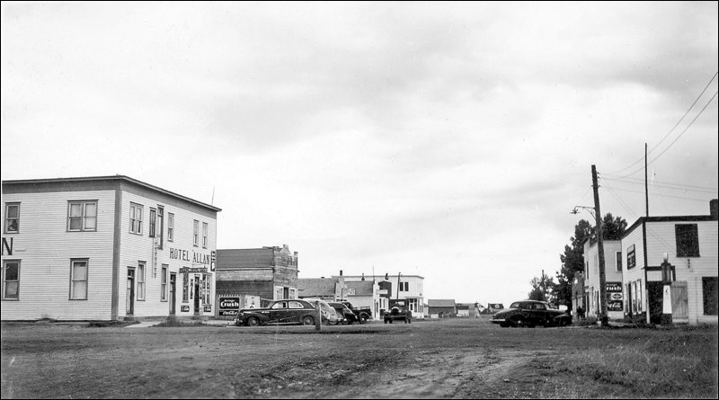 Main Street in Allan, 1940. Hotel on left. Source: prairietowns.com