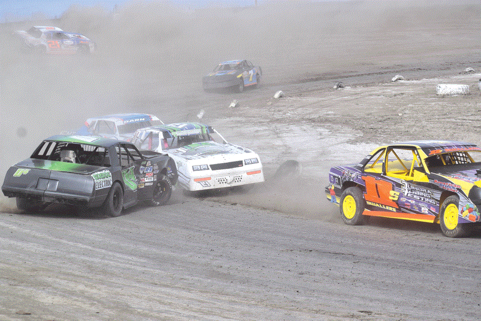 Tanner Levorson (04) spun into Jeremy Istace (19) during the stock car race. Photo by Anastasiia Bykhovskaia.