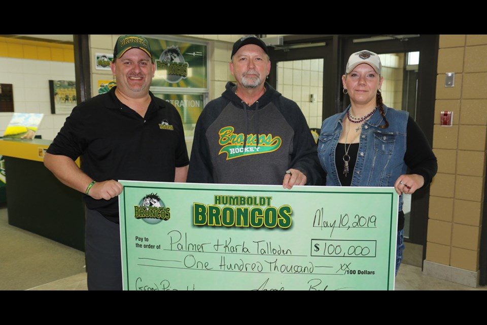 Palmer, centre, and Karla, right, Talloden won the $100,000 grand prize of the Humboldt Broncos Lottery of Cash. Presenting the check is Broncos president Jamie Brockman. Photo by Devan C. Tasa