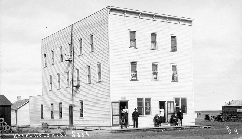 The first Colonsay Hotel around the time it was built in 1910. Source: prairietowns.com