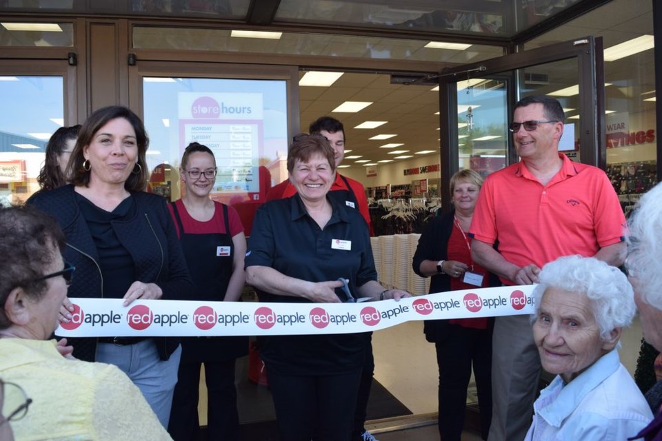 Red Apple celebrated the grand opening of its Canora store at 310 Main Street on June 1. The ribbon cutting was performed by Linda Dutchak, store manage, flanked by Jill Jennings, Red Apple vice-president of human resources, and Canora Councillor Eric Sweeney. In the back row were associates of the Red Apple store.