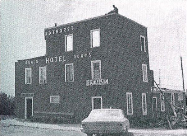 Removing the third storey of the Windthorst Hotel in 1966. Source: Windthorst Memories (1982)