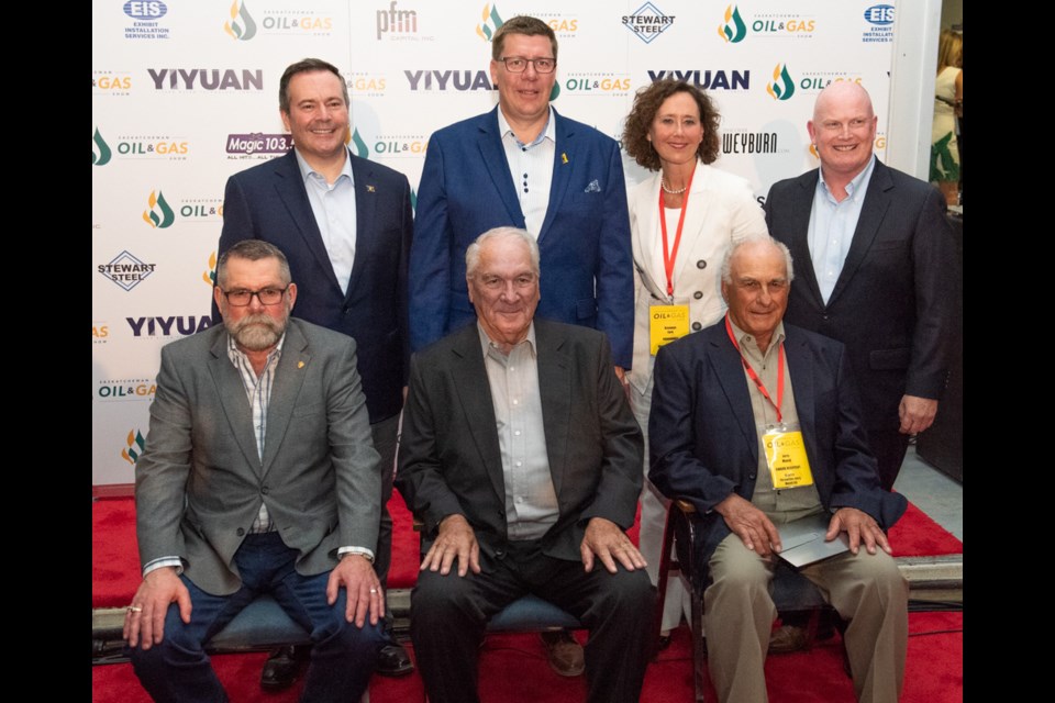 Back row, from left: Alberta Premier Jason Kenney, Saskatchewan Premier Scott Moe, Minister of Energy and Resources Bronwyn Eyre, show chair Del Mondor. Front row, from left: Legends Dean Pylypuk, Glen Grimes and Jerry Mainil.