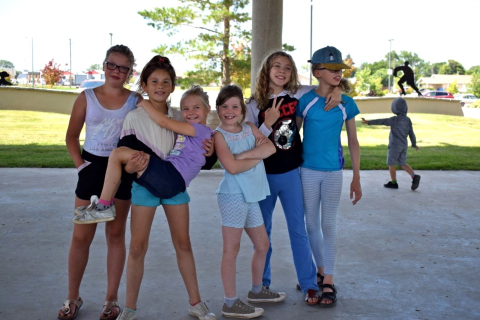 The time outside was the best for Aubrie Holinaty, Savanna Lewis, Olivia Hockey, Jaycee Malaryk, Victoria Dunford and Katrina Dunford. Photo by Anastasiia Bykhovskaia
