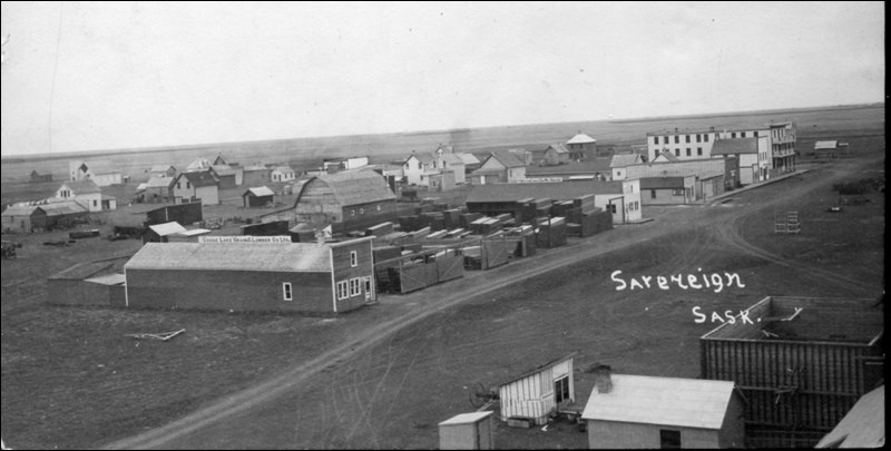 Sovereign prior to the 1915 fire that destroyed the hotel (far right). Source: www.prairietowns