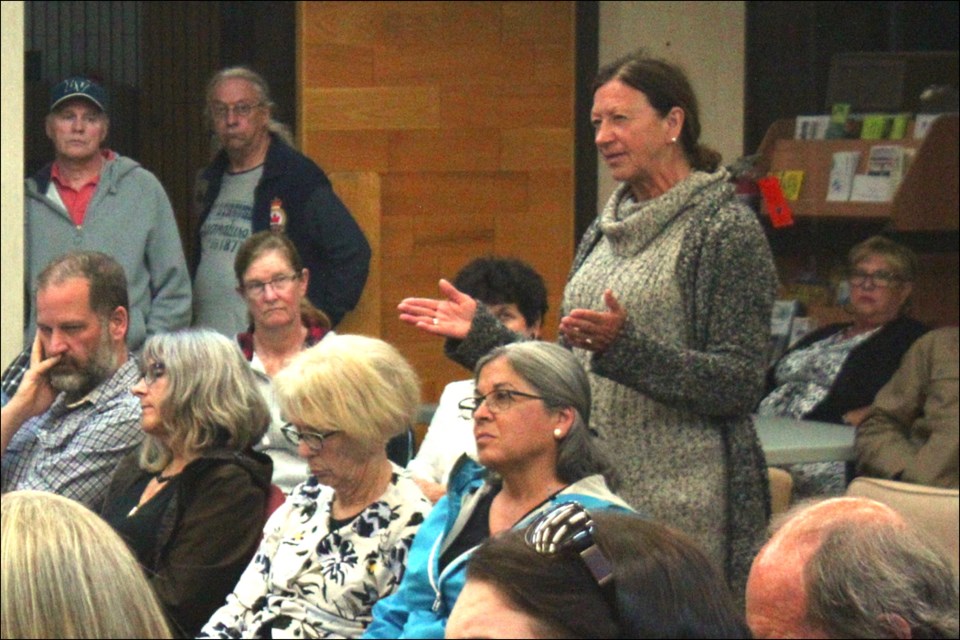 Angie Simpson steps up from the crowd to ask a question during the candidates forum at Flin Flon City Hall August 26. - PHOTO BY ERIC WESTHAVER