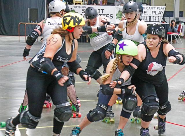Roller derby action