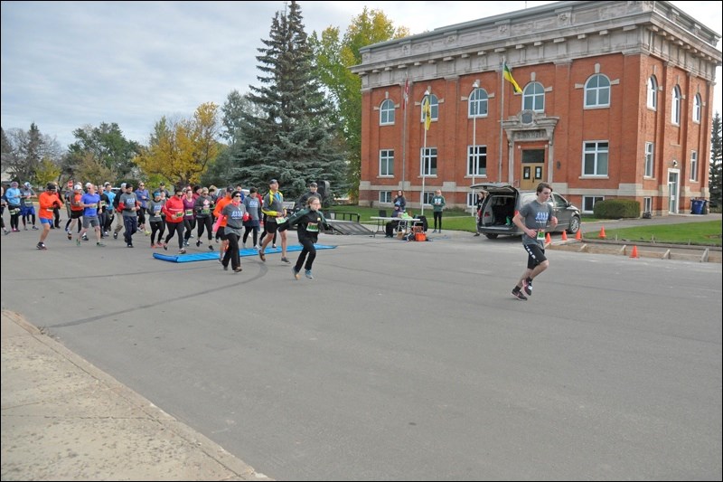 This was the scene Sunday at the start of the Operun in Battleford at 9 a.m. Photos by John Cairns