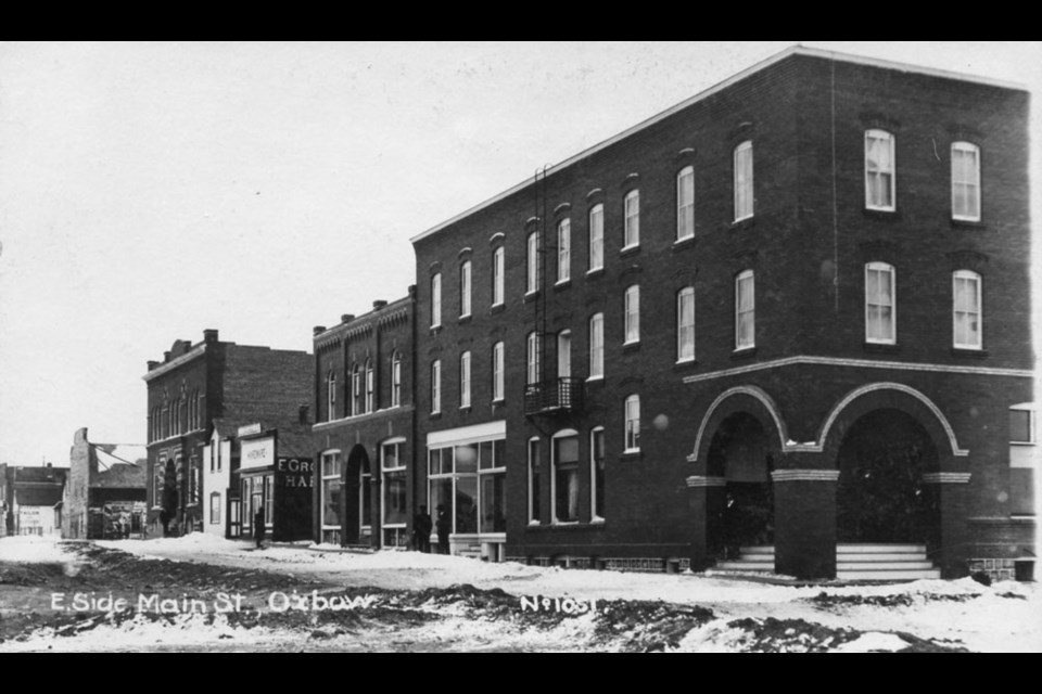 The Alexandra Hotel at Oxbow, circa 1910. Source: prairietowns.com