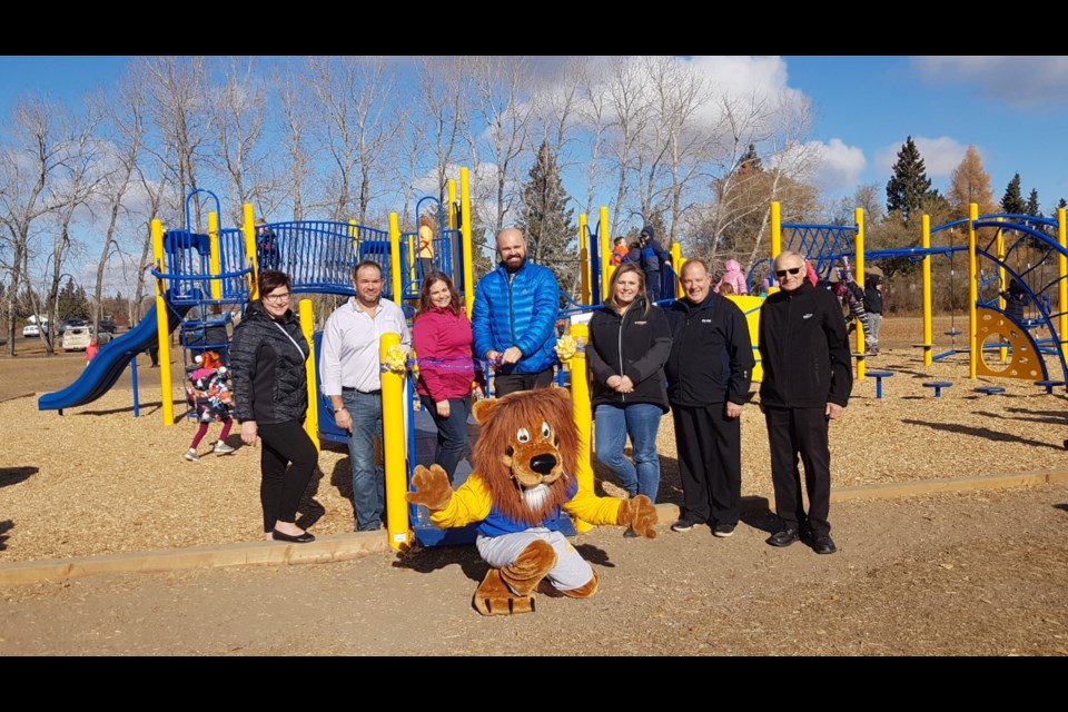 Polly-Ann Rowe (Yorkdale SCC member), Darryl Flunder (Louis Dreyfus Company), Richelle MacDonald (Yorkdale SCC member), Shaune Beatty (Principal, Yorkdale Central School), Cheryl Lozinski (Richardson Pioneer), Bruce Thurston (Legacy Co-Op) and Gene Krepakevich (Legacy Co-Op).