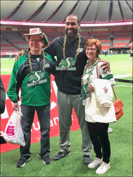 Pat and Wanda Gumpinger, die hard Rider fans, enjoyed their own experience at B.C. Place when meeting with Saskatchewan Roughrider Manny Arcenceneaux while cheering on the Riders on the road. Photos submitted by Sherri Solomko