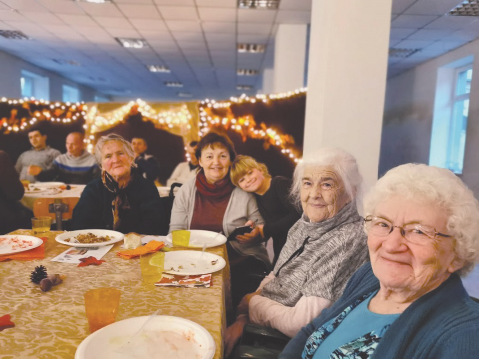 Daughter and Mother Serve Together in Ukraine_2