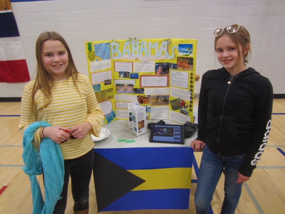 Outlook Grade 6 FolkFest Spotlights Cultures, Creativity_1