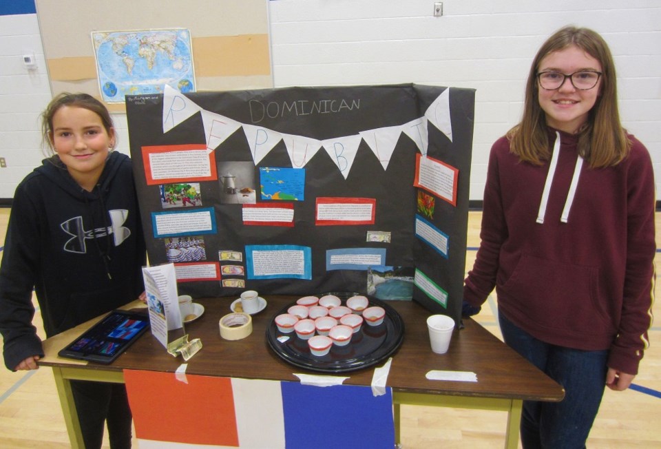 Outlook Grade 6 FolkFest Spotlights Cultures, Creativity_3