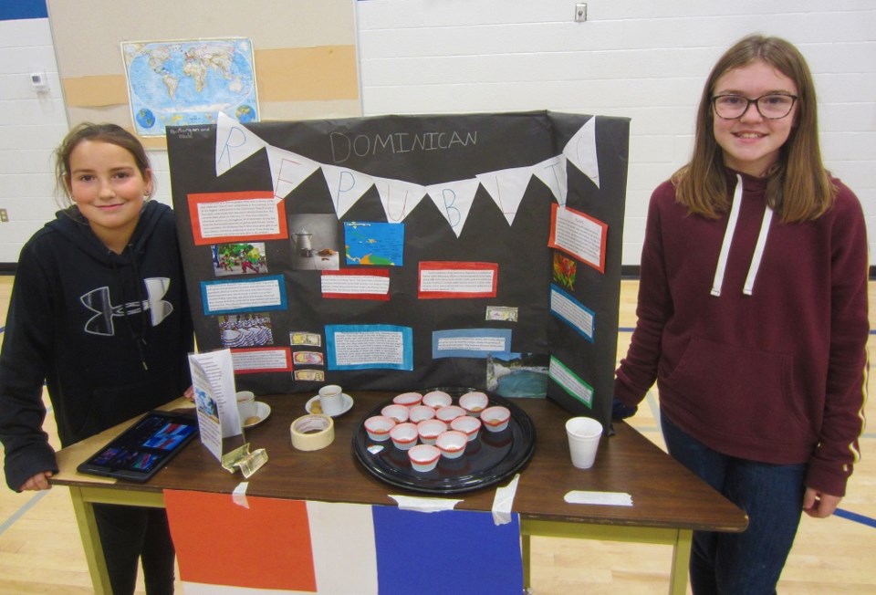 Outlook Grade 6 FolkFest Spotlights Cultures, Creativity_3