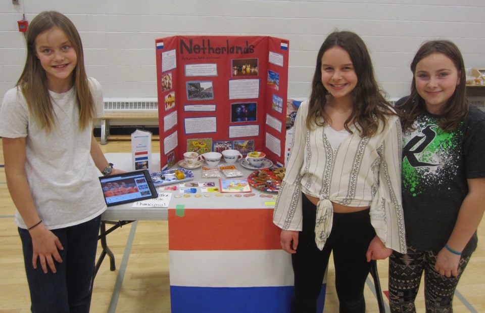 Outlook Grade 6 FolkFest Spotlights Cultures, Creativity_4