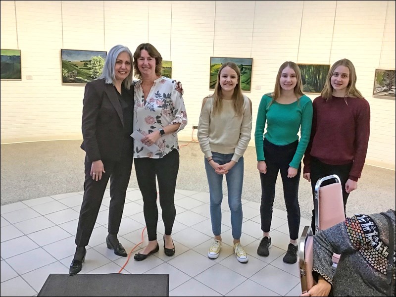 Valerie Sluth’s speaking fee was donated to Battlefords Water Doves Synchronized Swimming Club. Seen here accepting the cheque from Sluth are head coach Sheila Parker, and senior team members Tara Parker, Katelyn Payne and Emma Russell. Photos by John Cairns