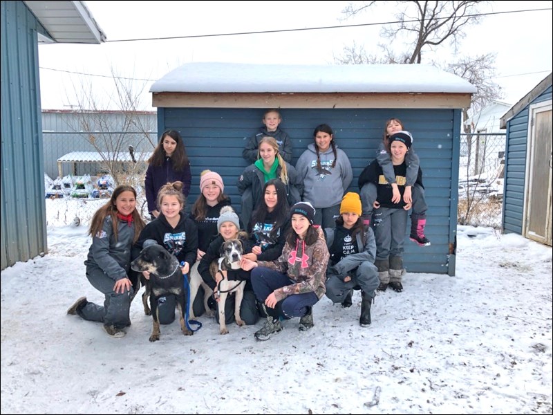 Peewee Sharks help out at humane society_1