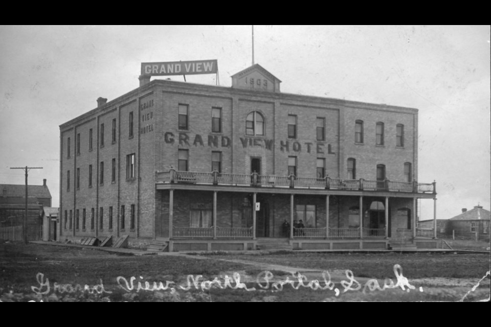 Grandview Hotel at North Portal in 1910. Source: prairietowns.com